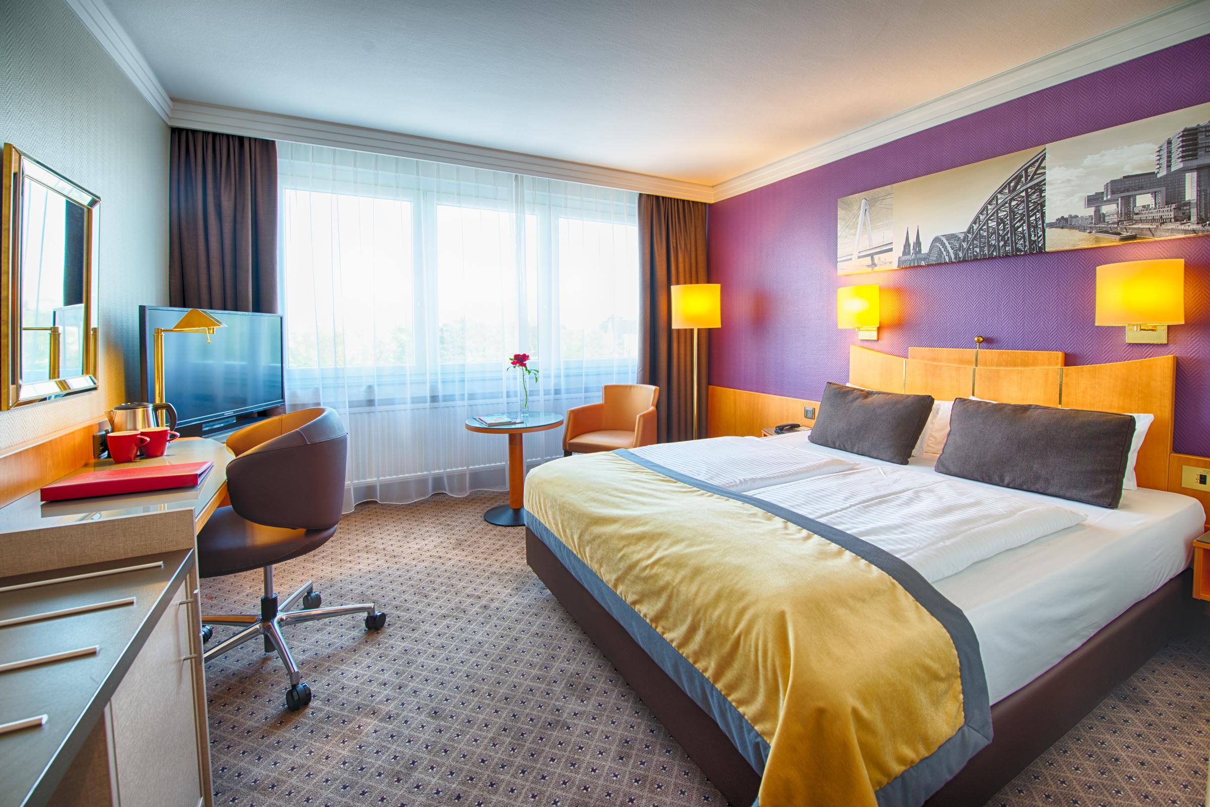เลโฮนาโด รอยีล โฮเต็ล โคลน์ อัม ชตัดท์วาลด์ Hotel โคโลญ ภายนอก รูปภาพ