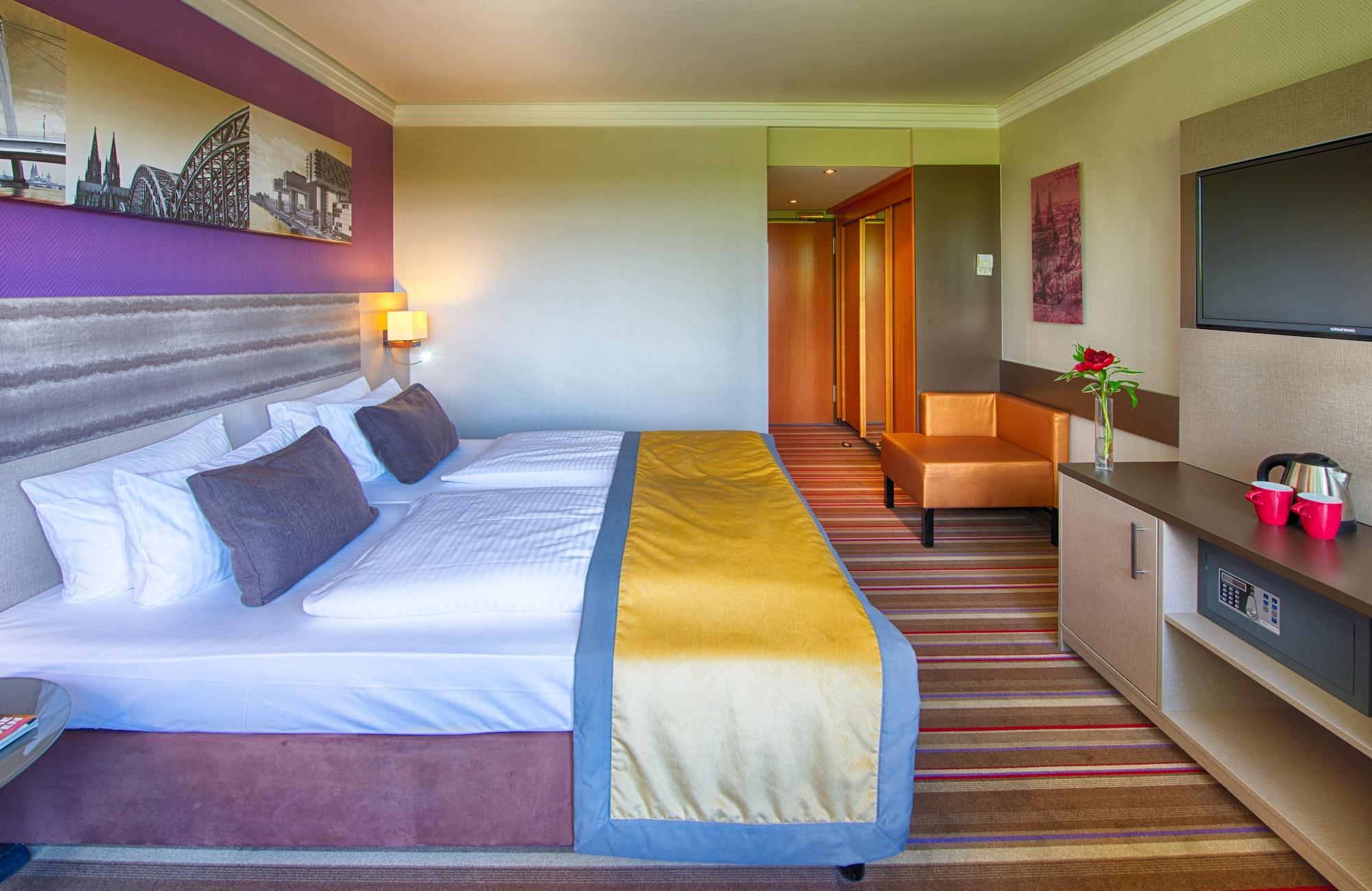เลโฮนาโด รอยีล โฮเต็ล โคลน์ อัม ชตัดท์วาลด์ Hotel โคโลญ ภายนอก รูปภาพ