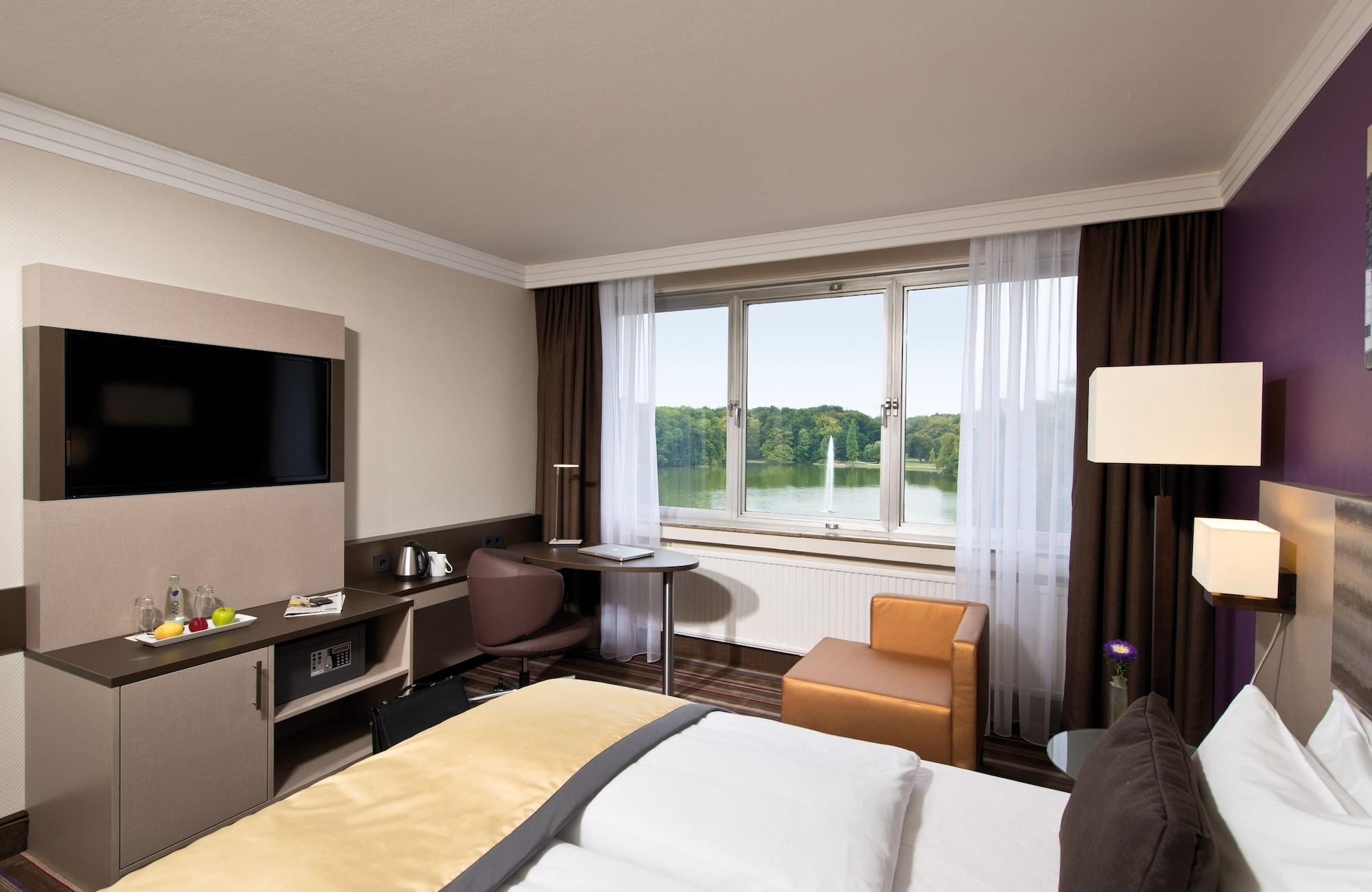 เลโฮนาโด รอยีล โฮเต็ล โคลน์ อัม ชตัดท์วาลด์ Hotel โคโลญ ภายนอก รูปภาพ
