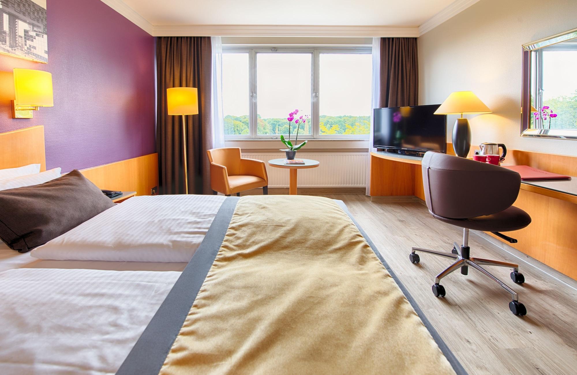 เลโฮนาโด รอยีล โฮเต็ล โคลน์ อัม ชตัดท์วาลด์ Hotel โคโลญ ภายนอก รูปภาพ
