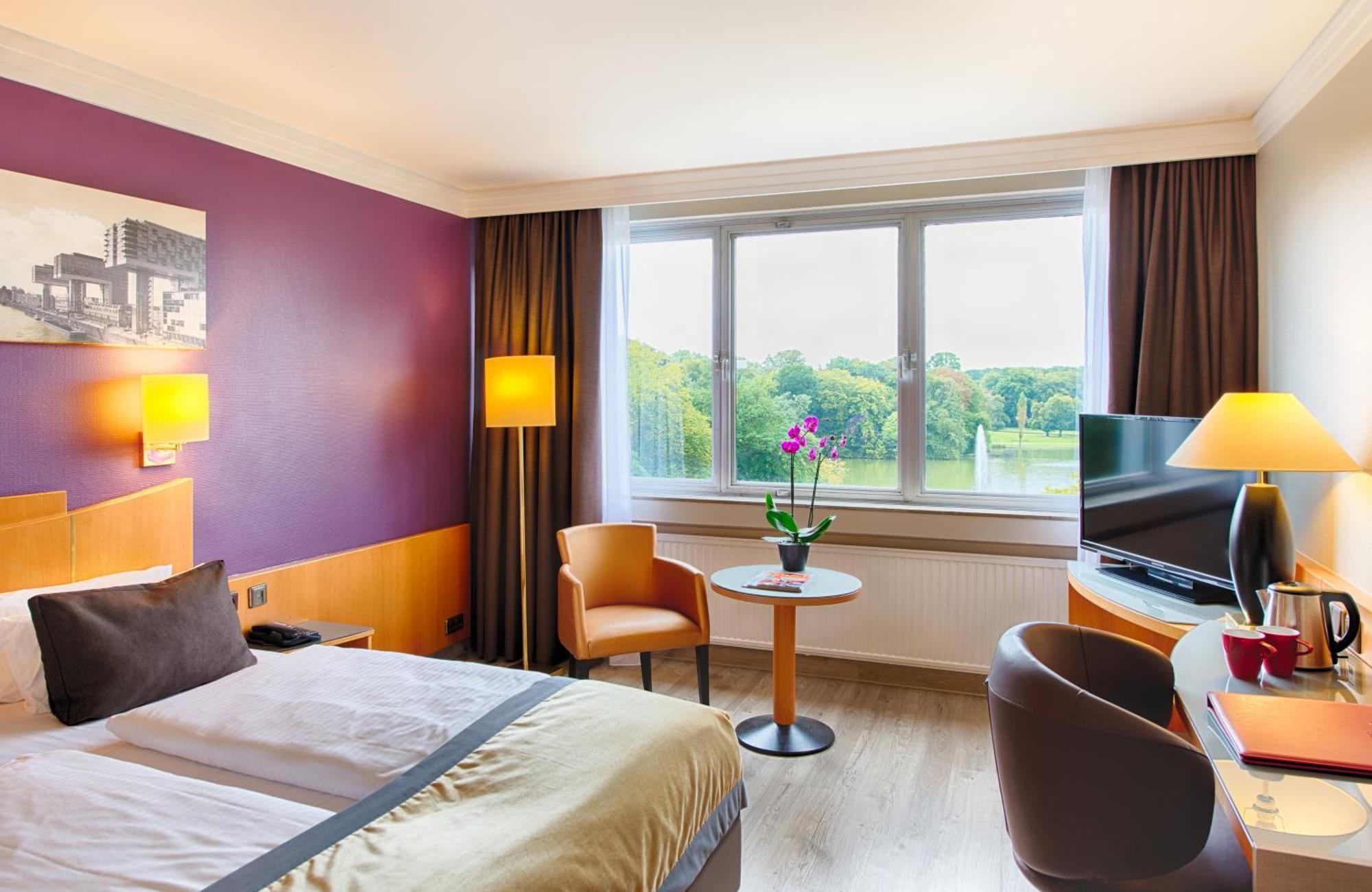 เลโฮนาโด รอยีล โฮเต็ล โคลน์ อัม ชตัดท์วาลด์ Hotel โคโลญ ภายนอก รูปภาพ