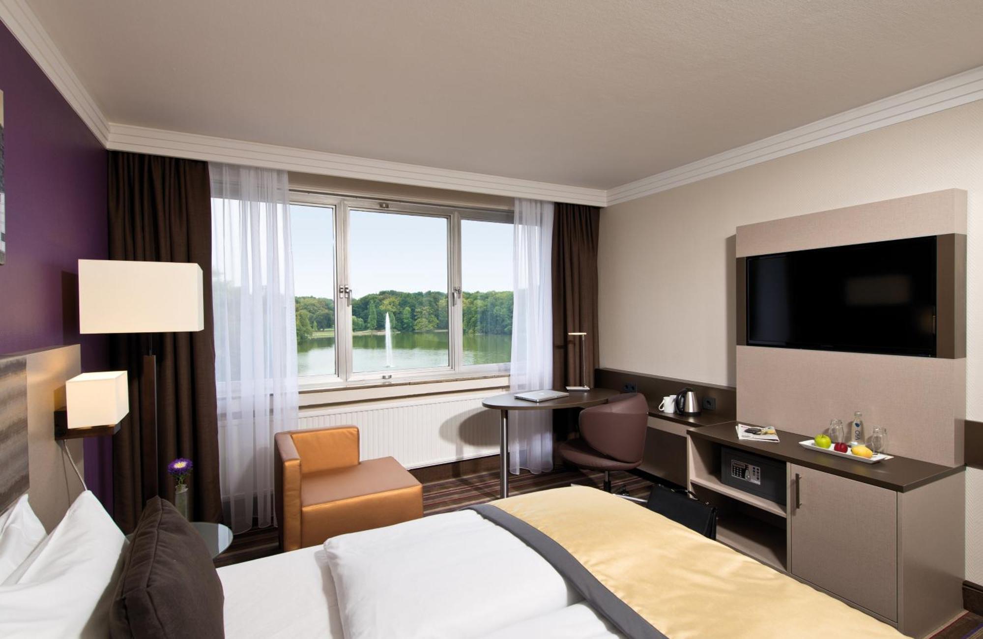 เลโฮนาโด รอยีล โฮเต็ล โคลน์ อัม ชตัดท์วาลด์ Hotel โคโลญ ภายนอก รูปภาพ