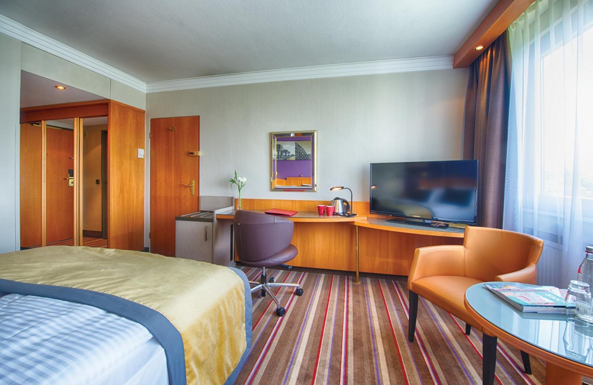 เลโฮนาโด รอยีล โฮเต็ล โคลน์ อัม ชตัดท์วาลด์ Hotel โคโลญ ภายนอก รูปภาพ