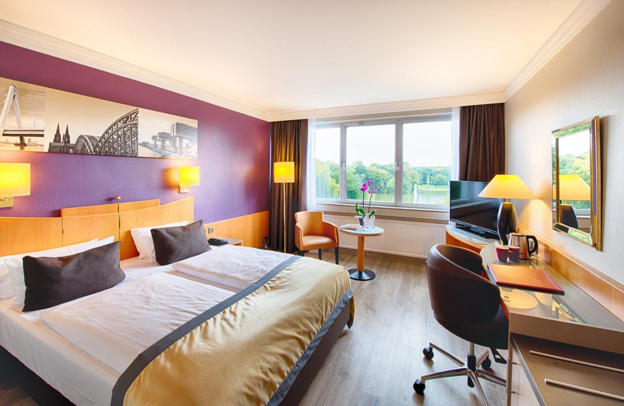 เลโฮนาโด รอยีล โฮเต็ล โคลน์ อัม ชตัดท์วาลด์ Hotel โคโลญ ภายนอก รูปภาพ