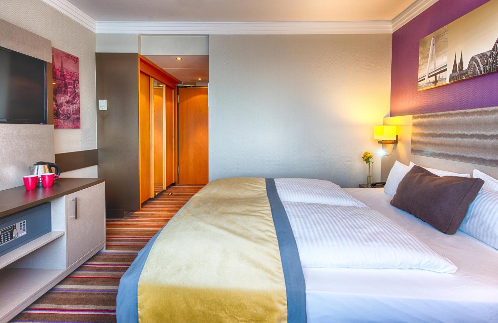 เลโฮนาโด รอยีล โฮเต็ล โคลน์ อัม ชตัดท์วาลด์ Hotel โคโลญ ภายนอก รูปภาพ