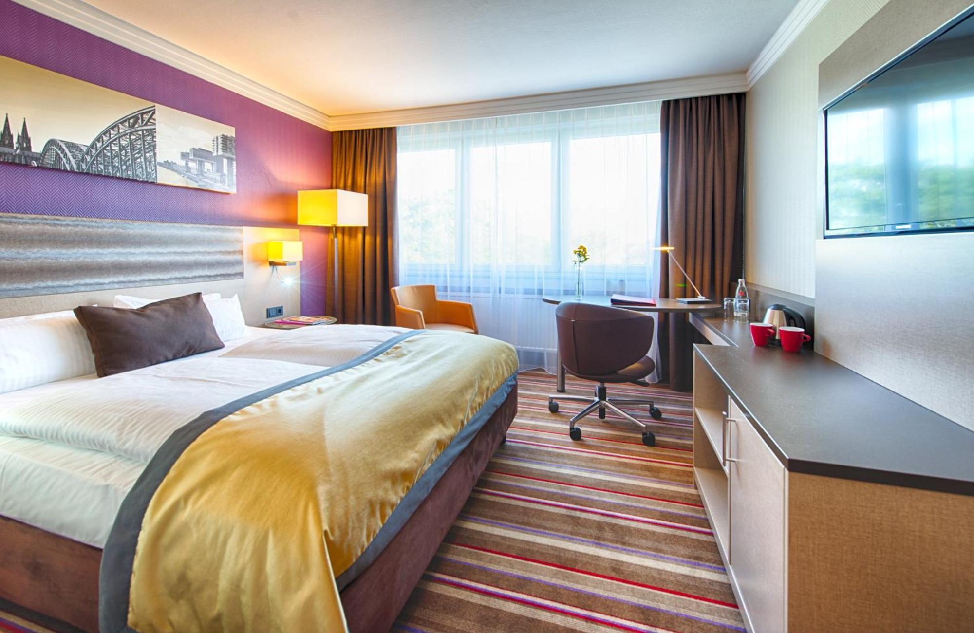 เลโฮนาโด รอยีล โฮเต็ล โคลน์ อัม ชตัดท์วาลด์ Hotel โคโลญ ภายนอก รูปภาพ