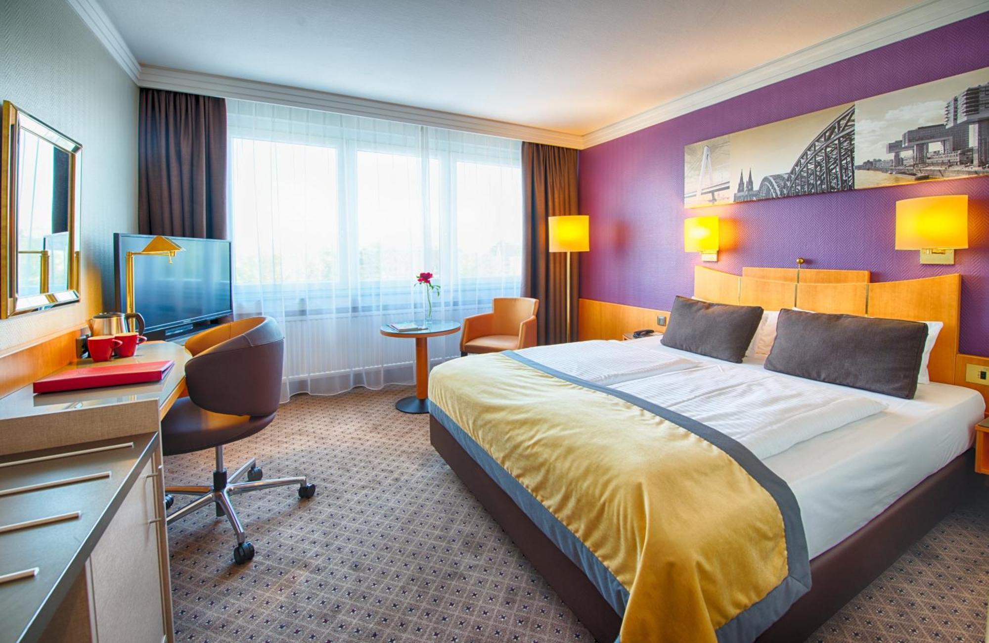 เลโฮนาโด รอยีล โฮเต็ล โคลน์ อัม ชตัดท์วาลด์ Hotel โคโลญ ภายนอก รูปภาพ