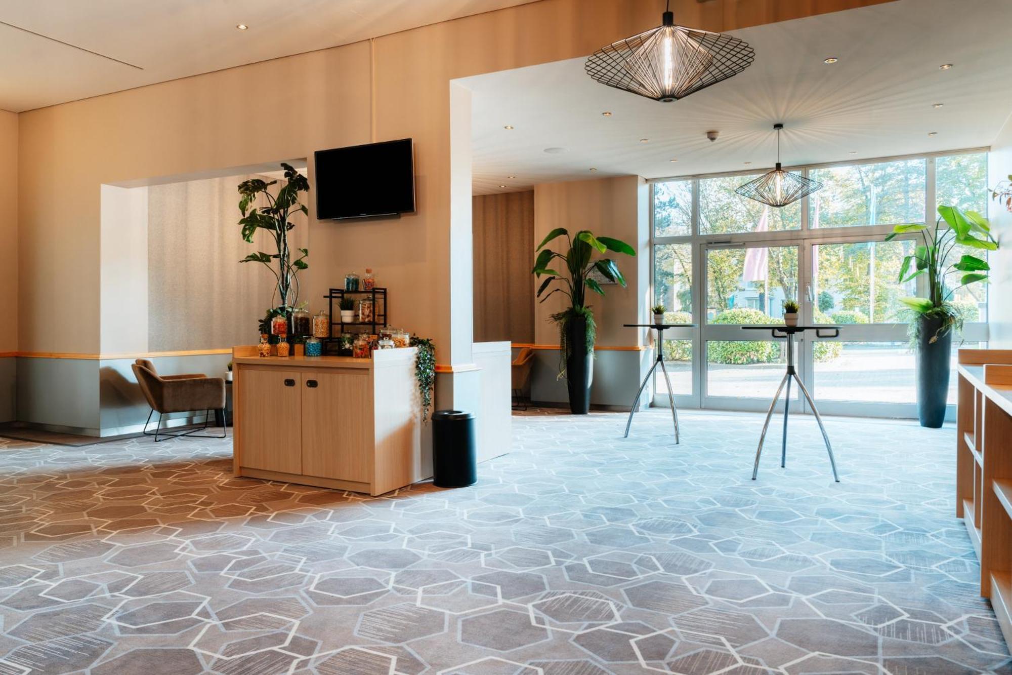 เลโฮนาโด รอยีล โฮเต็ล โคลน์ อัม ชตัดท์วาลด์ Hotel โคโลญ ภายนอก รูปภาพ