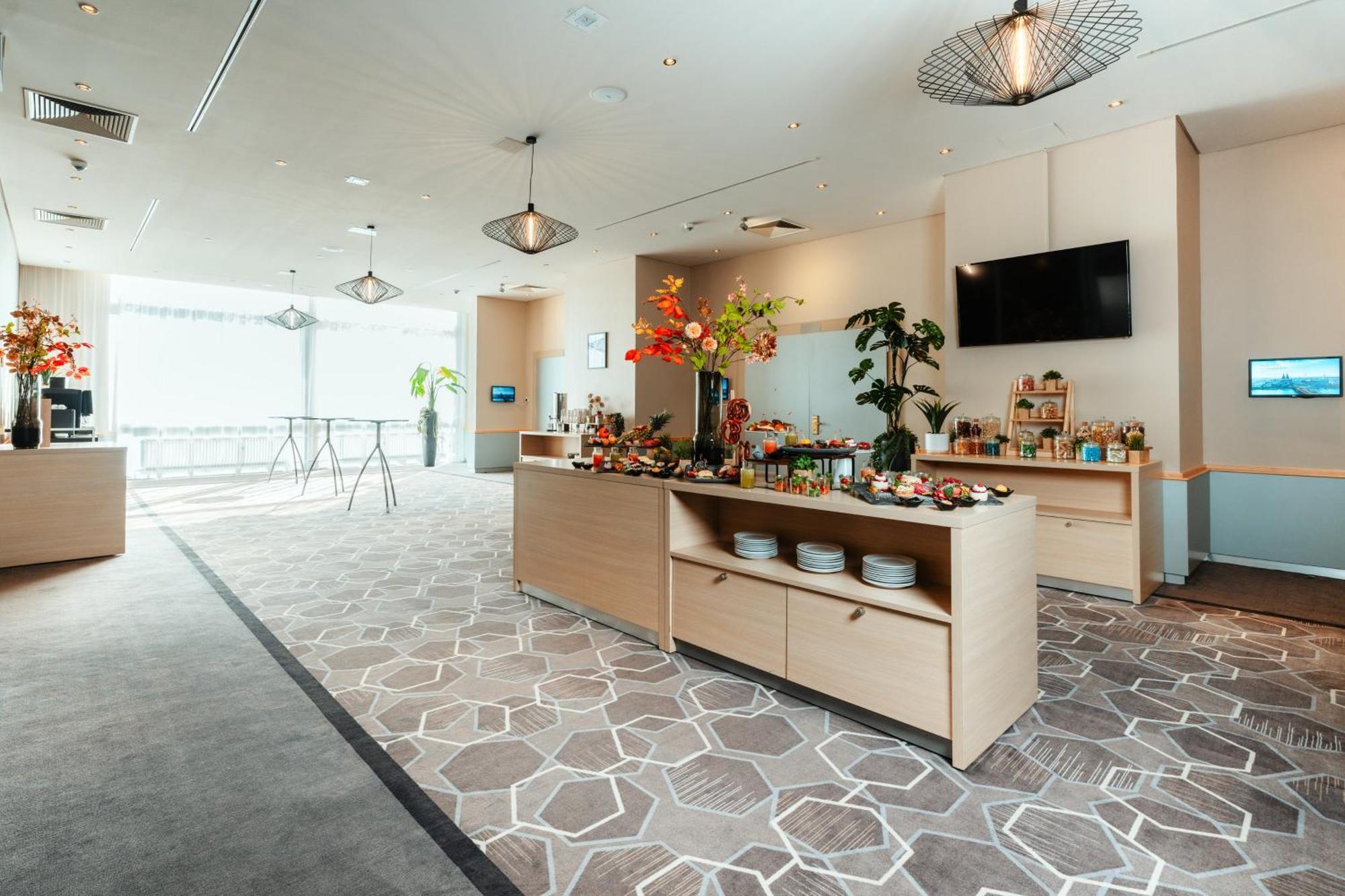 เลโฮนาโด รอยีล โฮเต็ล โคลน์ อัม ชตัดท์วาลด์ Hotel โคโลญ ภายนอก รูปภาพ